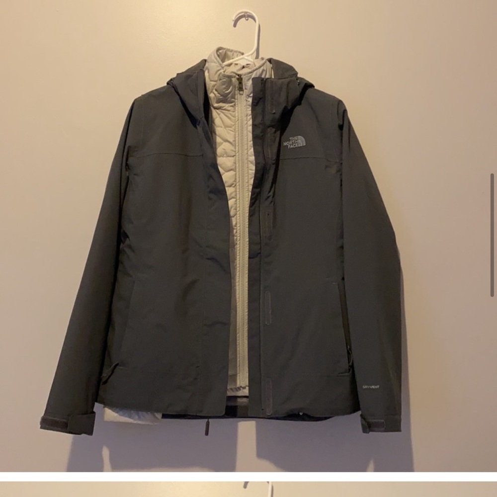 The North Face Triclimate 3-in-1 Jacket. Gray Shell + White Insulated Liner - Picture 3 of 6